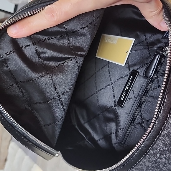 Michael Kors brand Sheila backpack - Picture 9 of 12